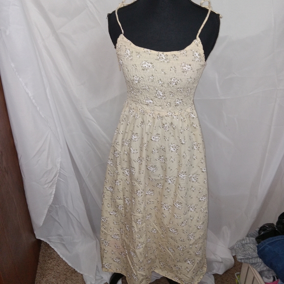 DIVIDED H&M Tie Shoulder Yellow Floral Smocked Sundress Womens Size M - Picture 3 of 14